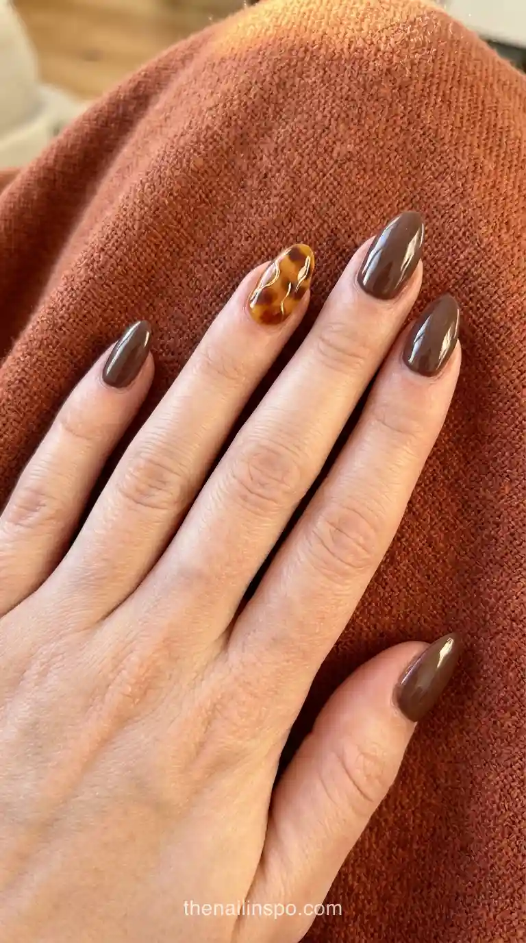 Harvest Tortoiseshell Accent Almond Nails