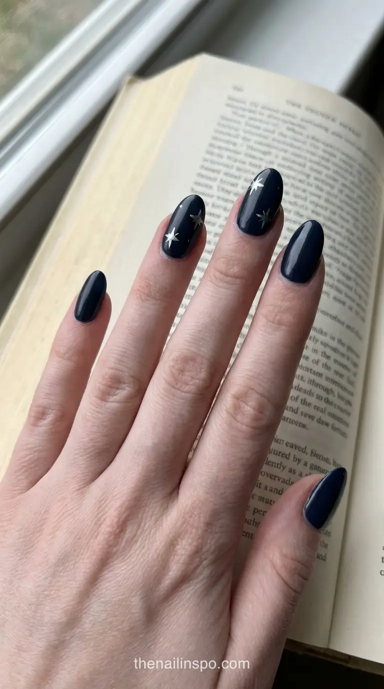 Navy Gloss Long Oval Star Nails